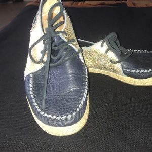 UGG Australia leather lace up shoes